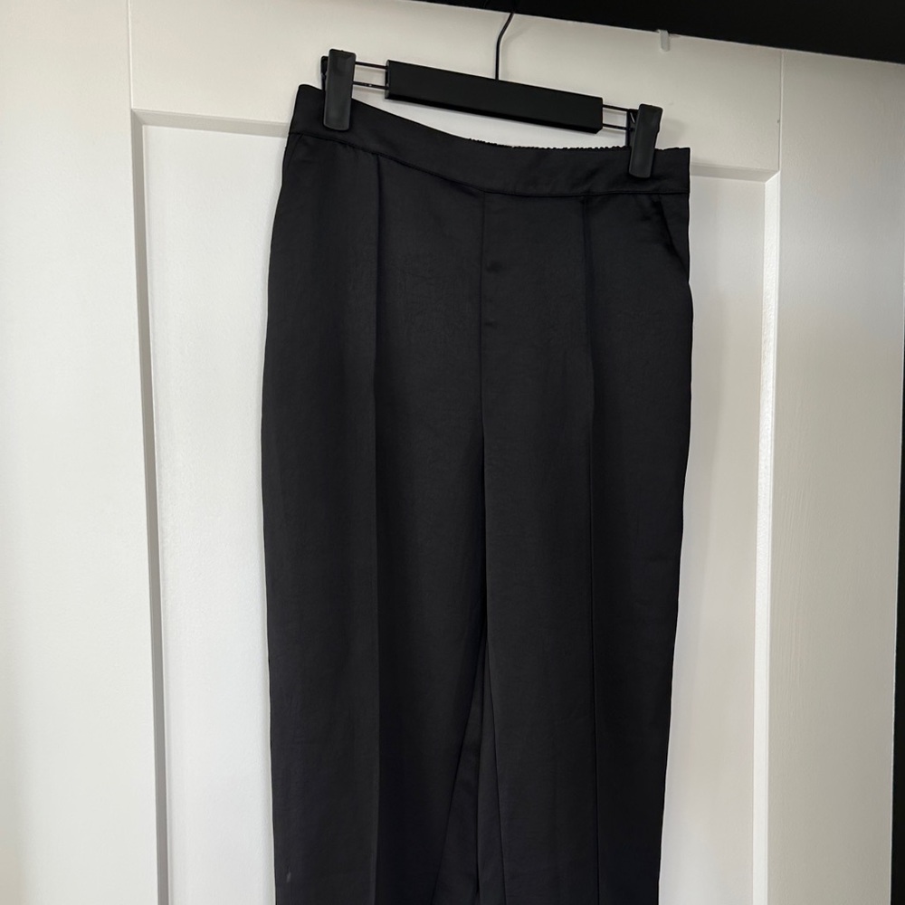 Satin women’s joggers with pockets express